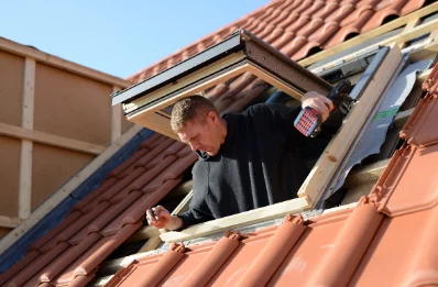 Pose de fenêtres de toit Velux à Grand Bourgtheroulde